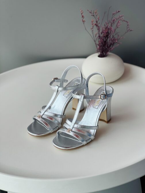 CHANEL - Image 2